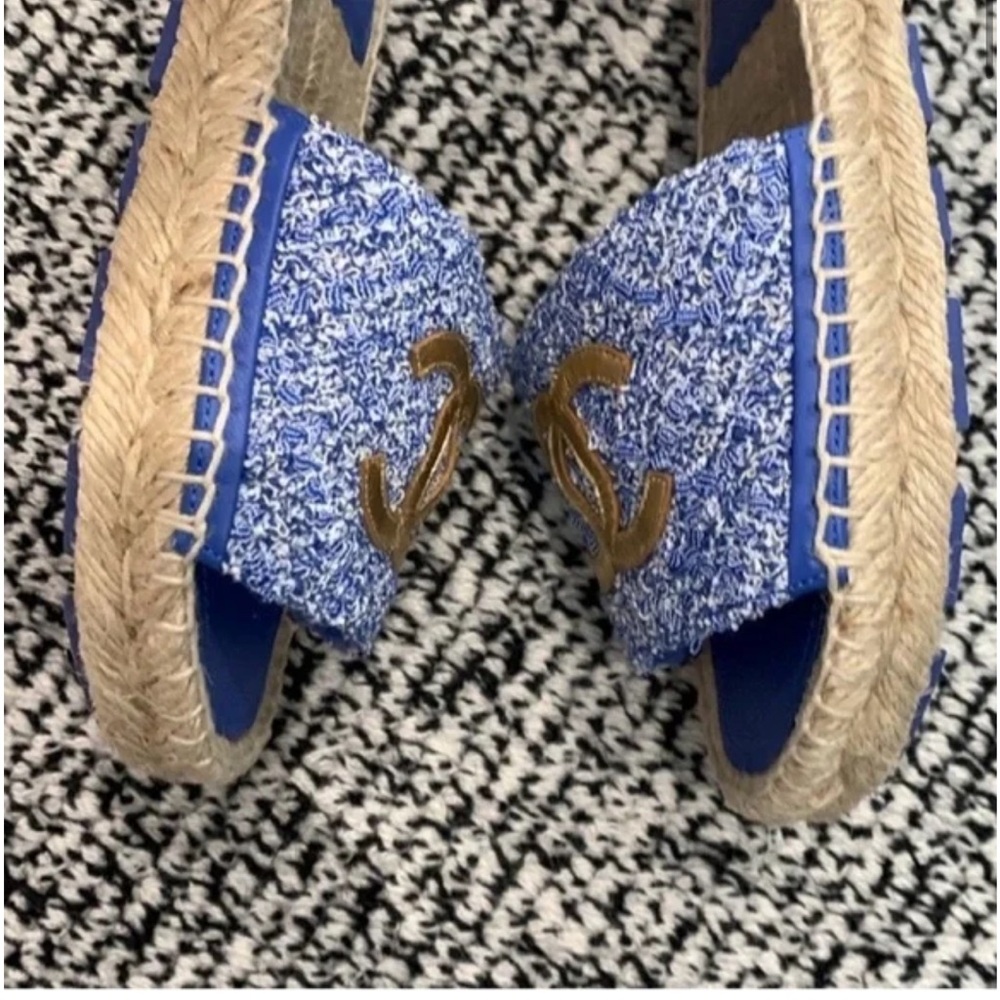 Chanel 24P CC Tweed Blue and Gold Interlocking Espadrille Sandals Size 37 - Picture 6 of 8